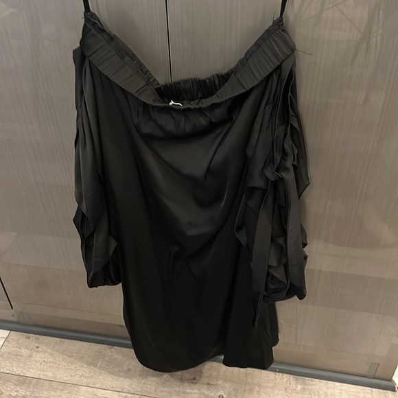 Black dress - Picture 4 of 4